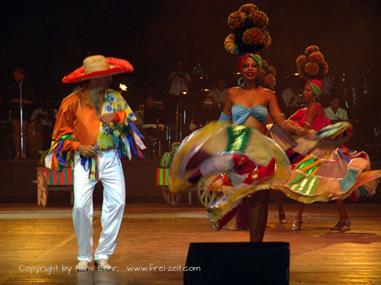 2004 Cuba, Santiago de Cuba, Tropicana, DSC01095 B_B720